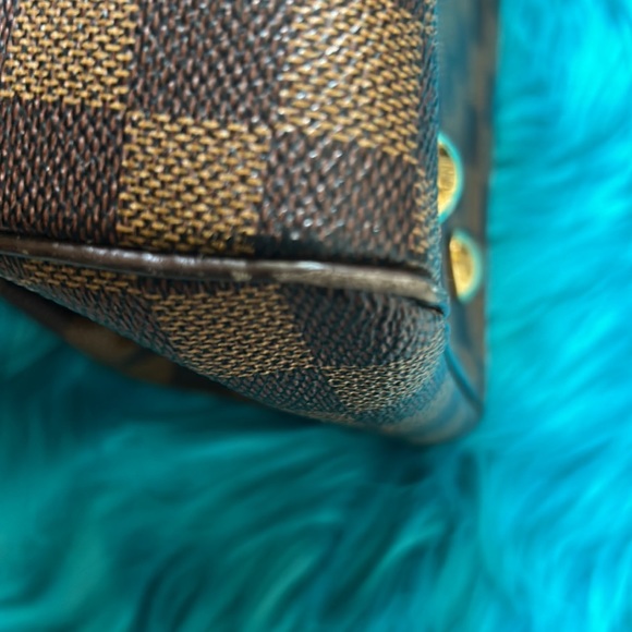 EUC almost new Trevi PM Damier Ebene Shoulder bag. - Picture 8 of 17